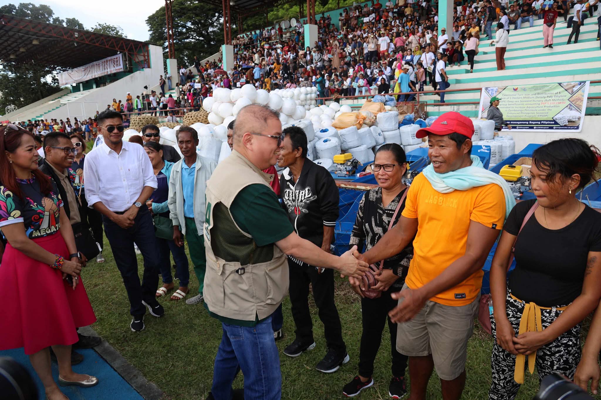 ₱350-M Farm Machinery and Seaweed Equipment Turned Over to Zamboanga del Sur Farmers